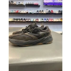 Yeezy 700 utility black size 11 Men's Used no box